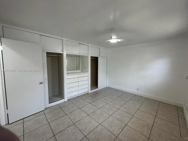 Building Photo - 2115 N 17th Ct