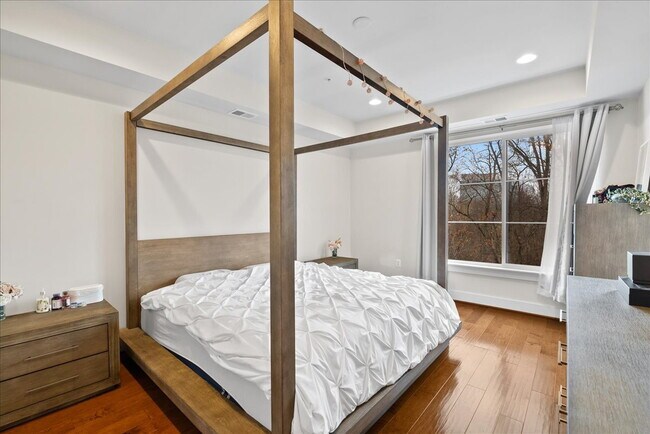 Building Photo - A Glimpse of Serene Living in Chantilly, VA