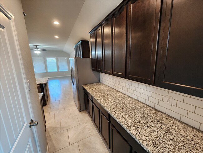 Building Photo - 1310 Central Heights Dr