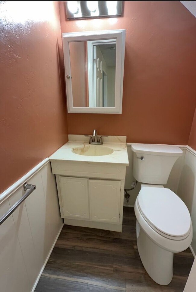 Building Photo - 2 bedroom 1.5 bath duplex - Edmond Schools- August Move In