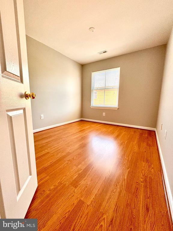 Building Photo - 2062 Clipper Park Rd