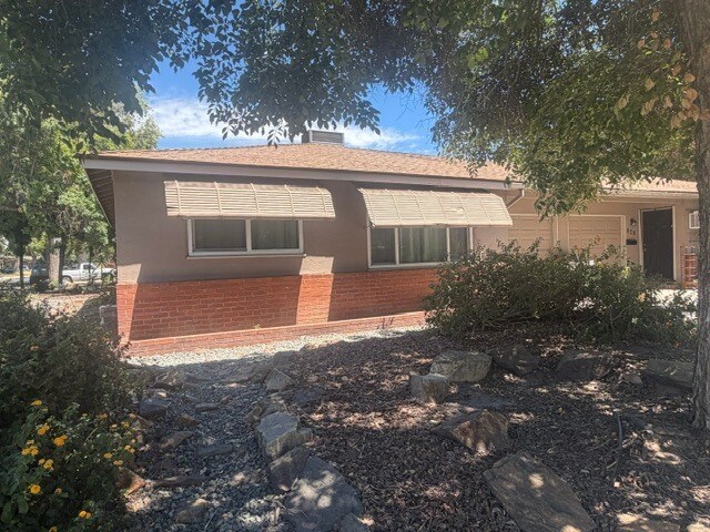 Building Photo - Modesto 2 Bedroom 1 Bathroom Duplex
