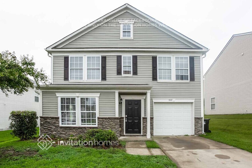 Building Photo - 952 Littleton Dr