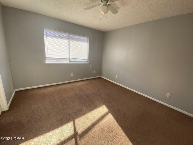 Building Photo - 409 Venetian Way