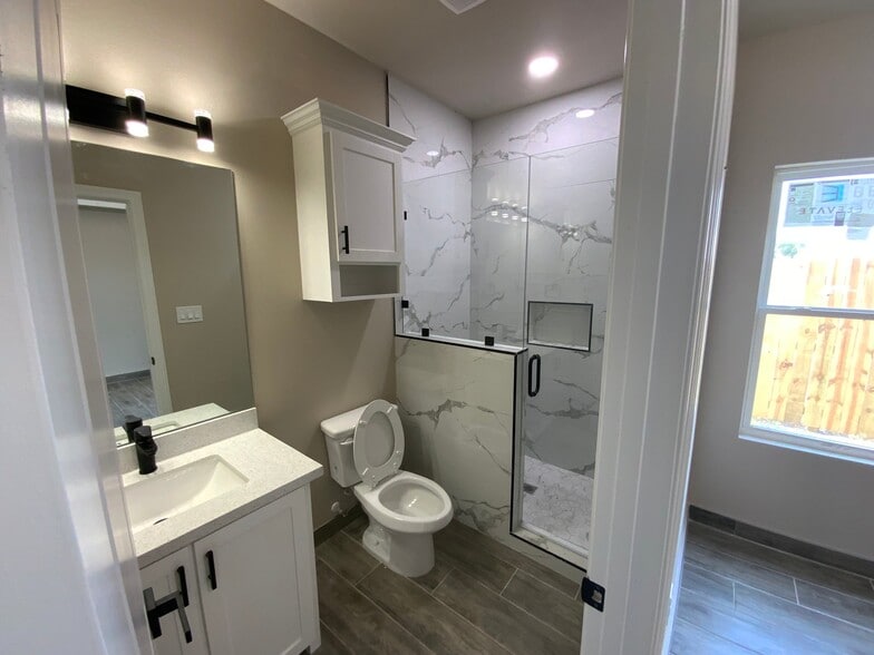 Building Photo - 508 Hope Dr