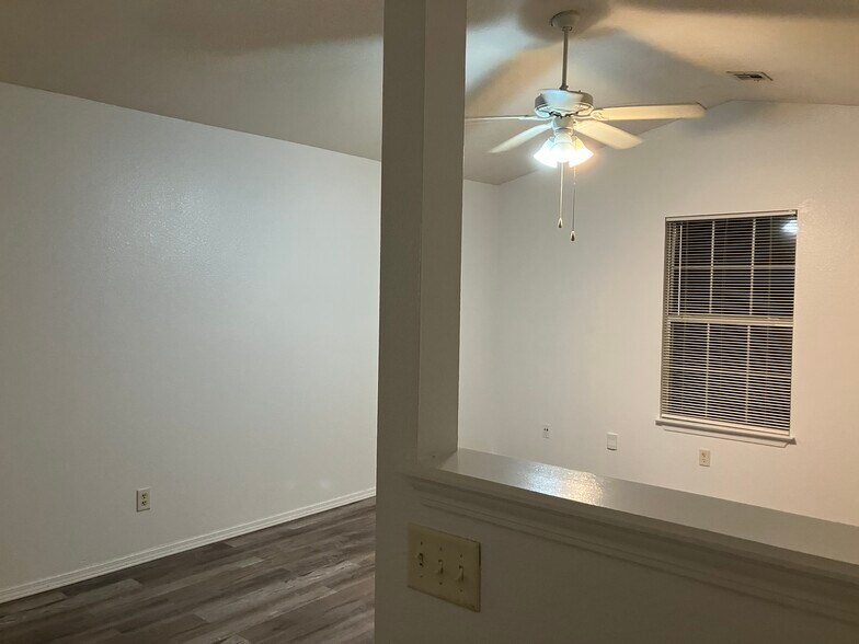 Building Photo - 36 Holly Dr