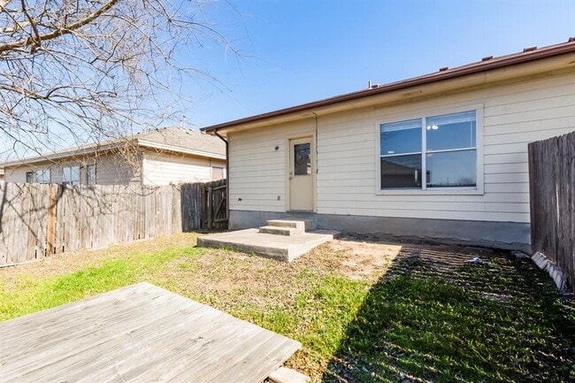 Building Photo - 2808 Southampton Way