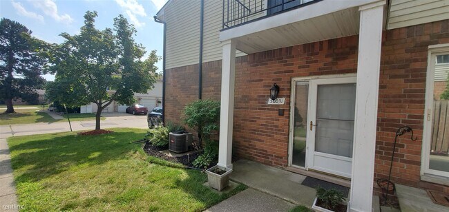 Building Photo - 2 br, 1 bath Condo - 50031 S Benny Ct