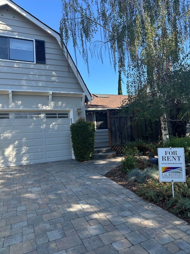 Building Photo - Two Story home! 3 bedroom, 2.5 bath, plus...