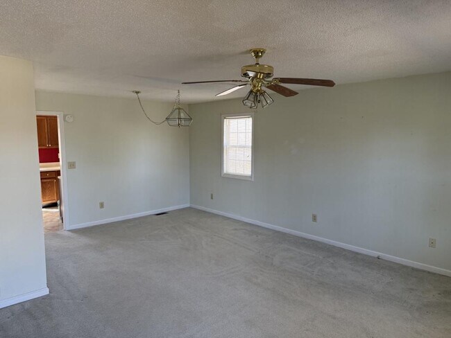 Building Photo - 706 S Cherokee St