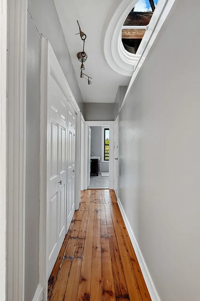 Building Photo - 544 Bramhall Ave