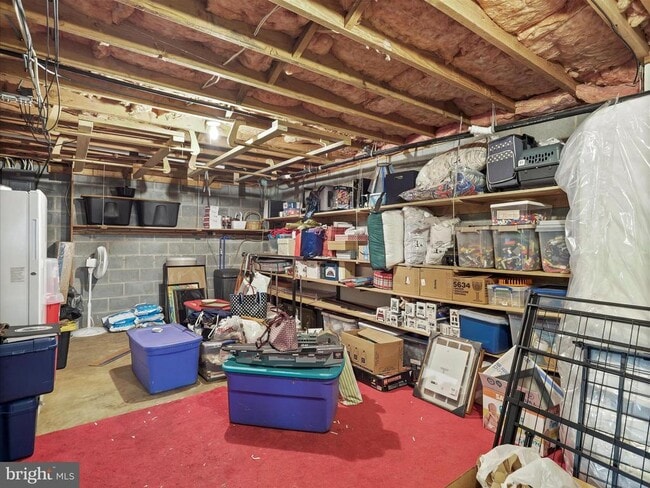 Building Photo - 560 Meadowview Cir