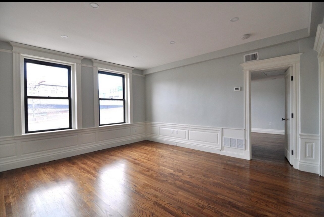 Building Photo - 464 Commonwealth Ave