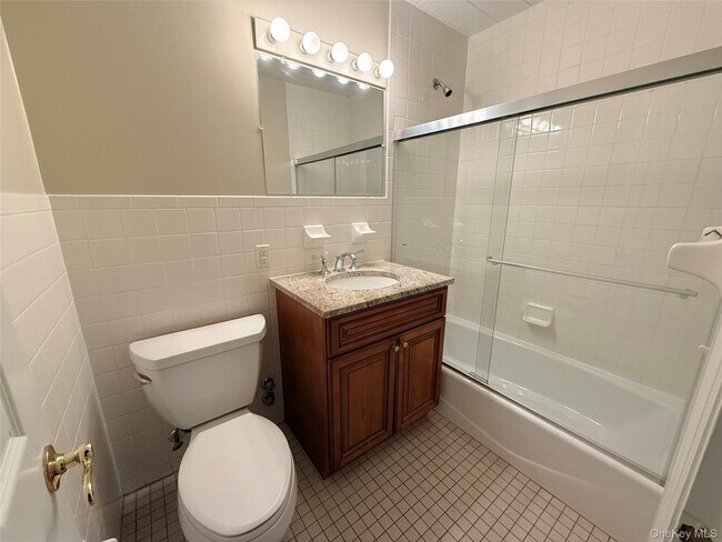 Building Photo - 505 White Plains Rd