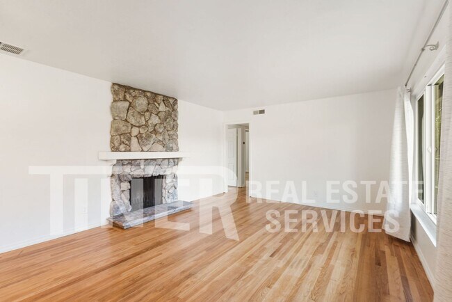 Building Photo - 603 11th St