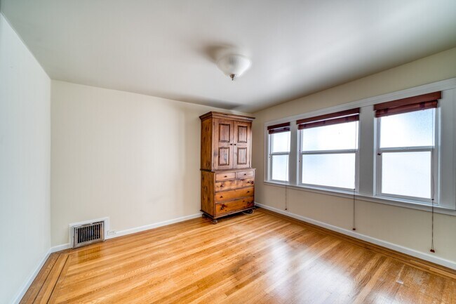 Building Photo - 50 Paulding St