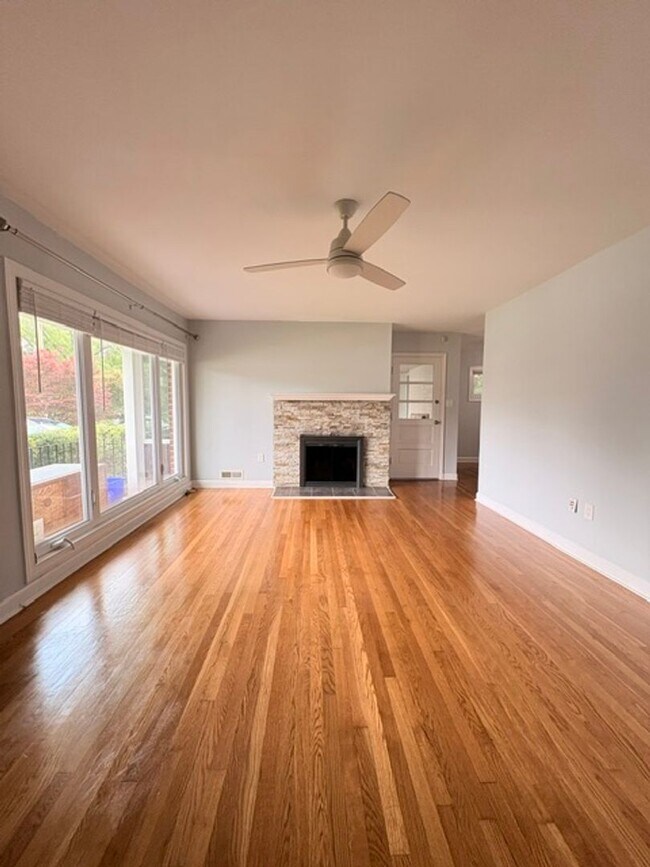 Building Photo - 9714 Admiralty Dr