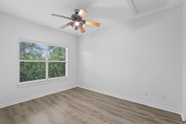 Building Photo - 2106 Cullen Ave