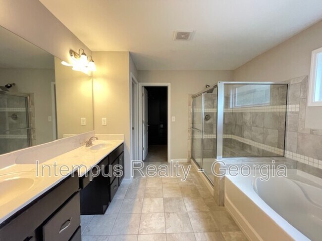 Building Photo - 3816 Thackary Dr