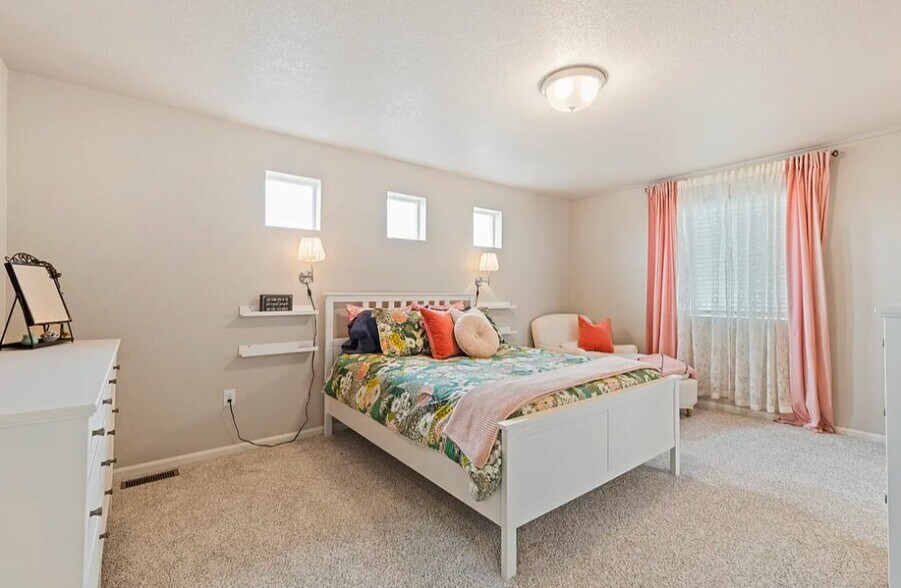 Building Photo - 9440 Oro City Loop