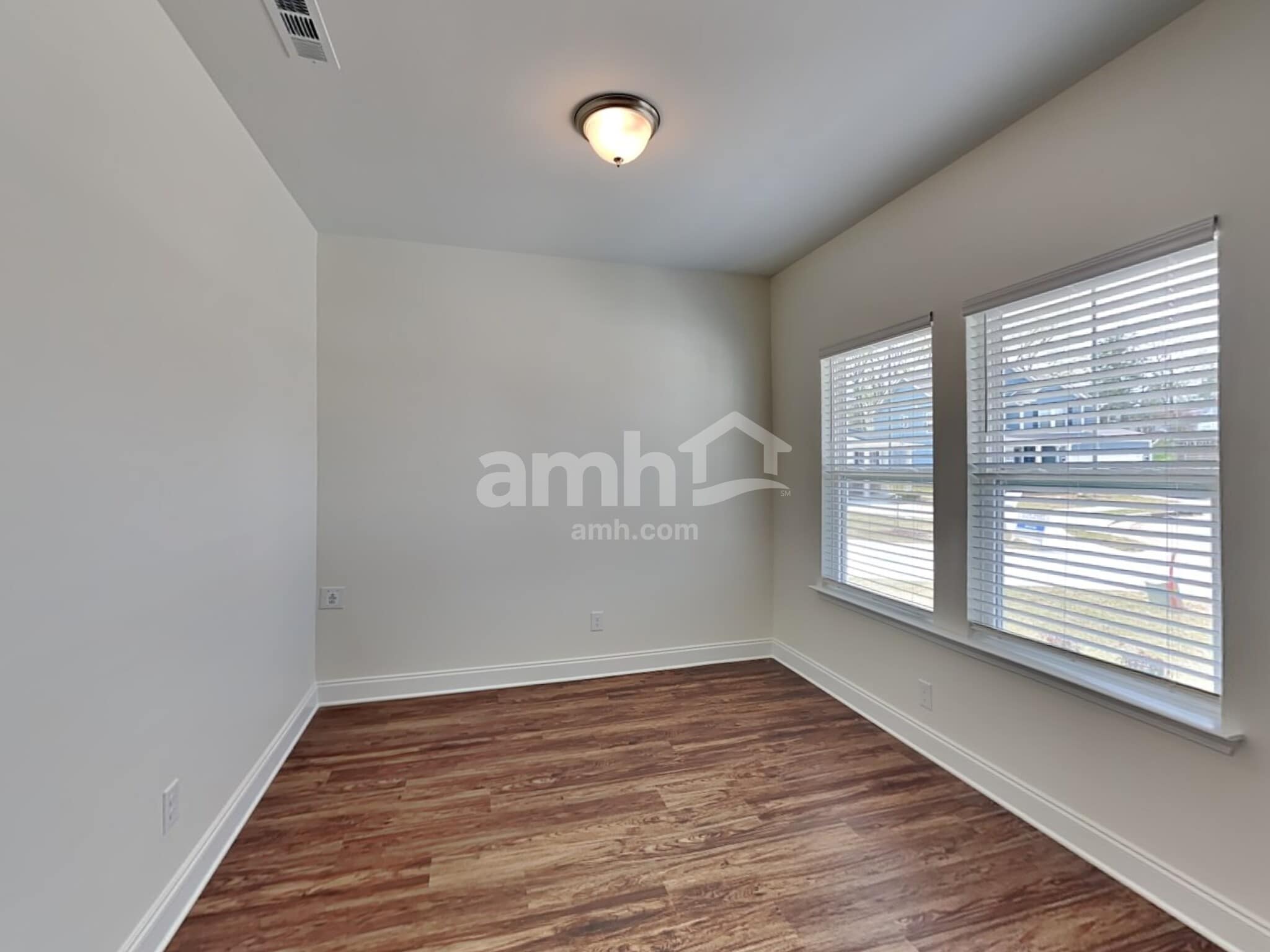 Building Photo - 1349 Lomond Dr