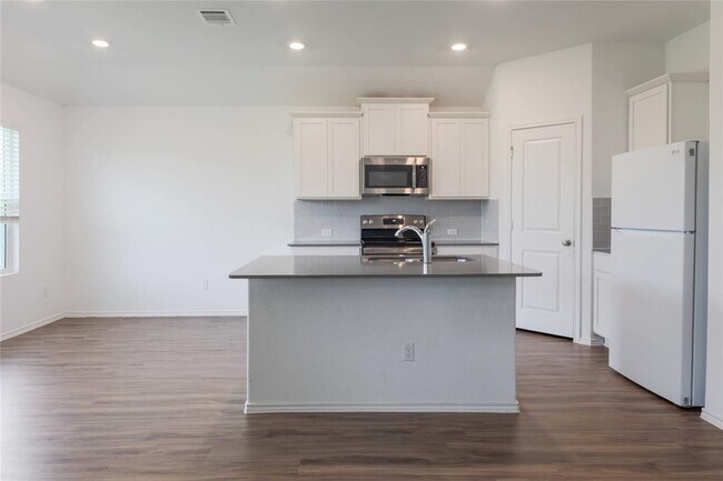 Building Photo - 421 Bluejack Wy