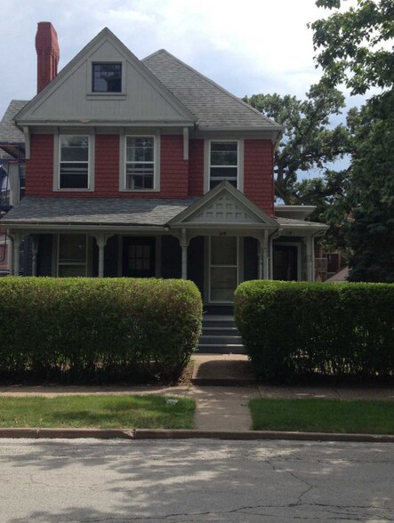 Building Photo - 117 W 14th St