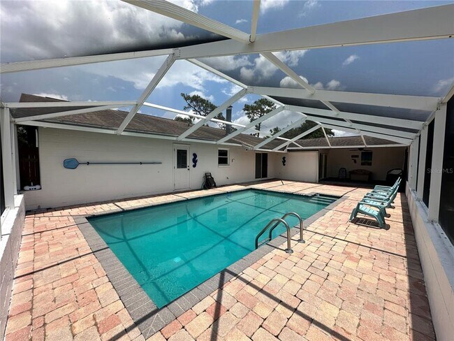 Building Photo - 3701 Southview Dr