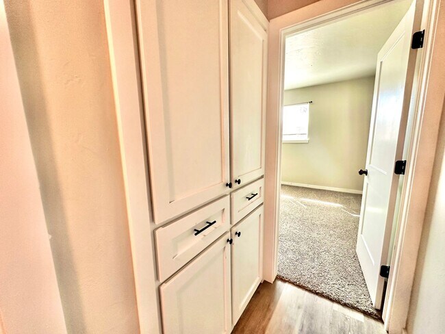 Building Photo - 4 Bed Spacious Midwest city House