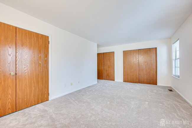 Building Photo - 404 Maplecrest Rd