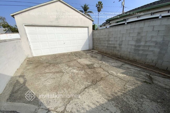 Building Photo - 1623 W 110th St