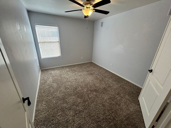 Building Photo - 3 Bed/ 2 Bath Home with Den in Arrowhead Ranch with Pool!