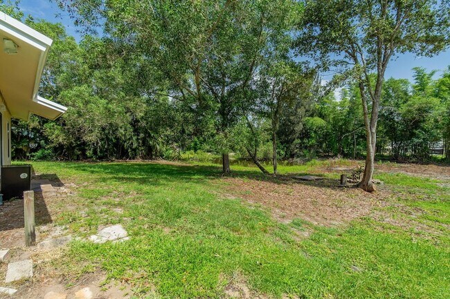 Building Photo - 11735 150th Ct N