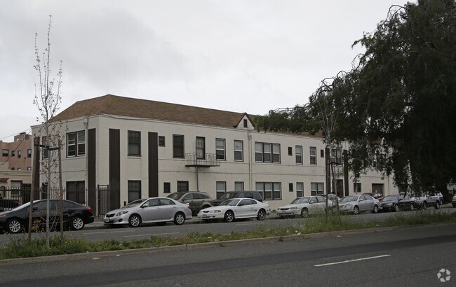 Primary Photo - Bridgeway Apartments