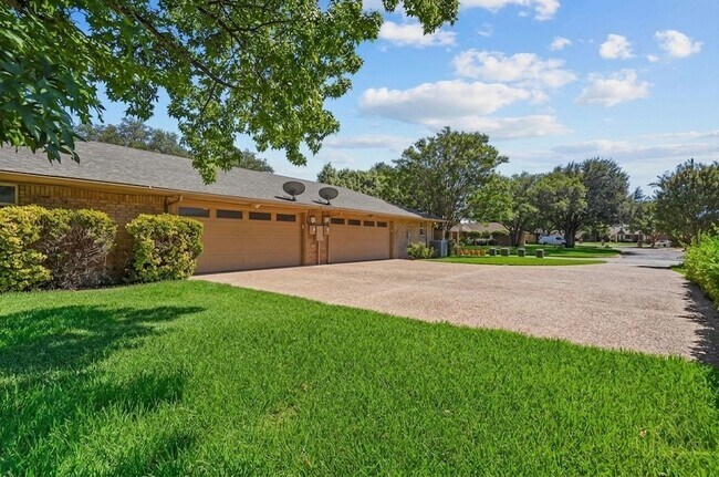 Building Photo - 4824 Darla Dr