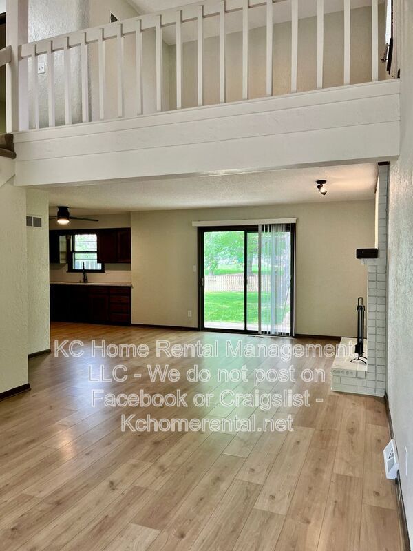 Building Photo - 3868 SW Harbor Dr