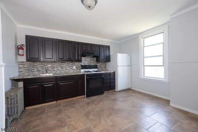 Building Photo - 297 W Broadway