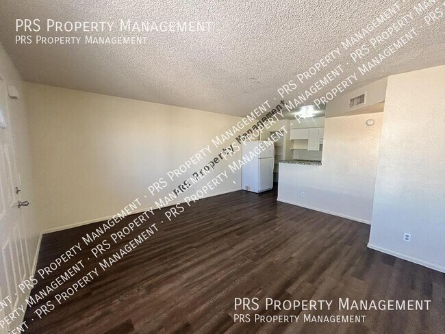 Building Photo - 461 W 16th Ave