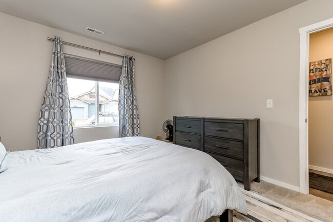 Building Photo - 10710 185th St E