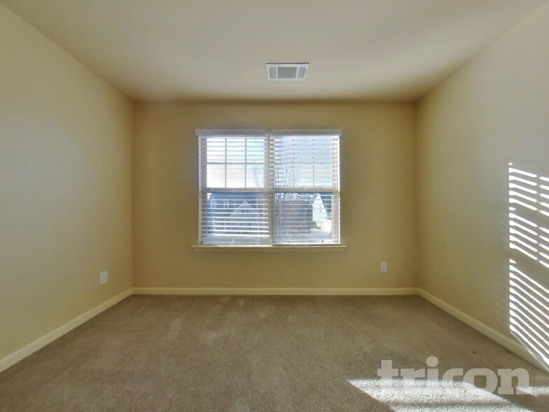 Building Photo - 266 Creek View Ln