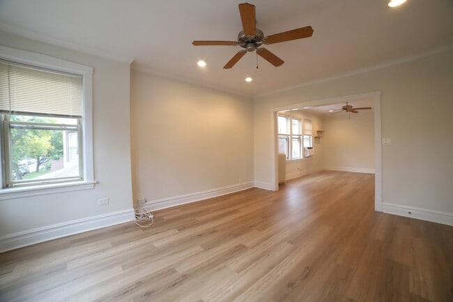 Building Photo - 3733 N Christiana Ave