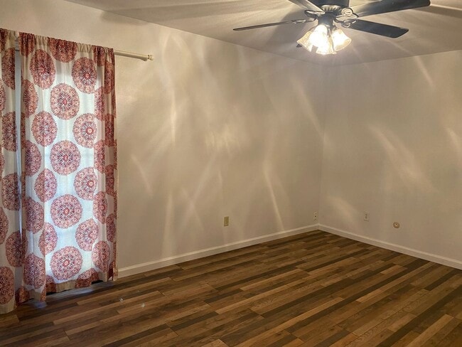 Building Photo - Cute home for rent in Visalia!