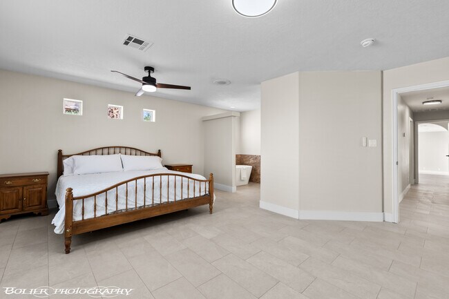 Building Photo - 931 Chaparral Dr