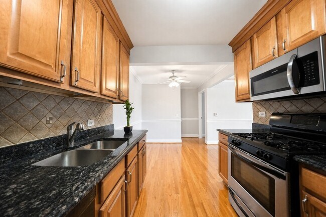 Building Photo - 4940 N Leonard Dr