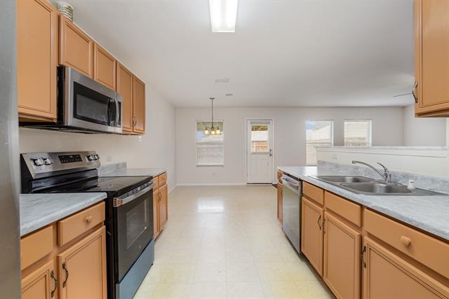 Building Photo - 12801 Skeeter Ln