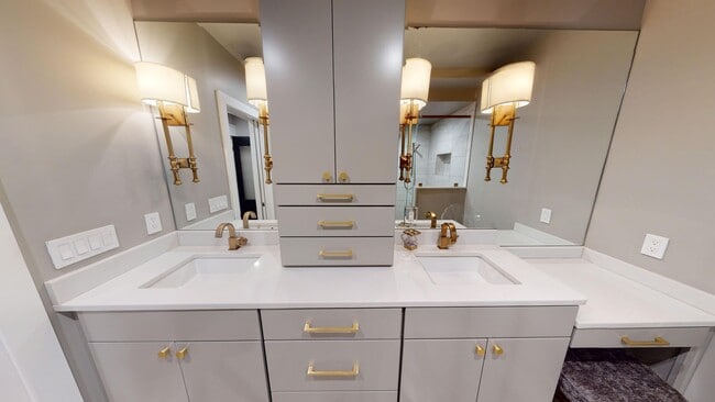 Building Photo - Fully Furnished 2 Bedroom Edgehill Gem- UT...