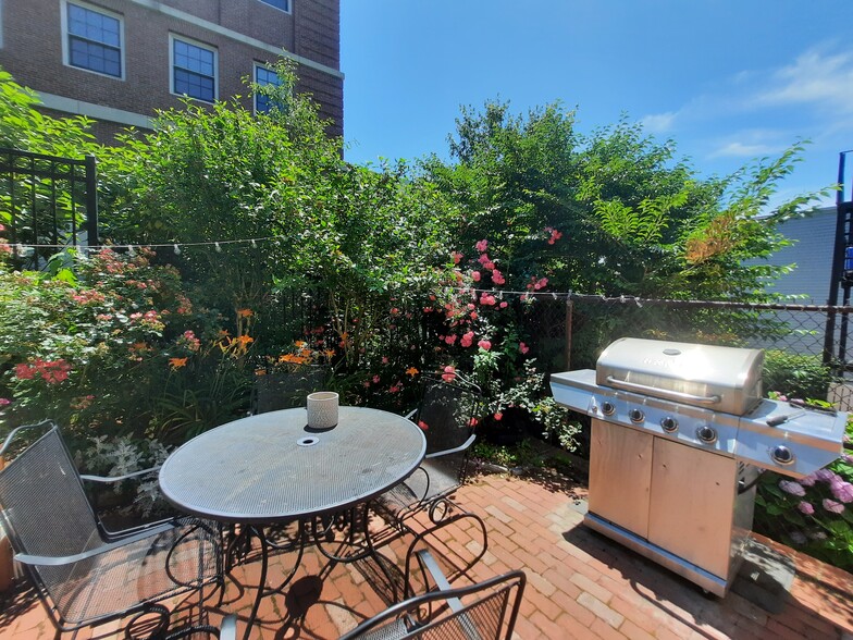 Building Photo - 67 Baldwin St