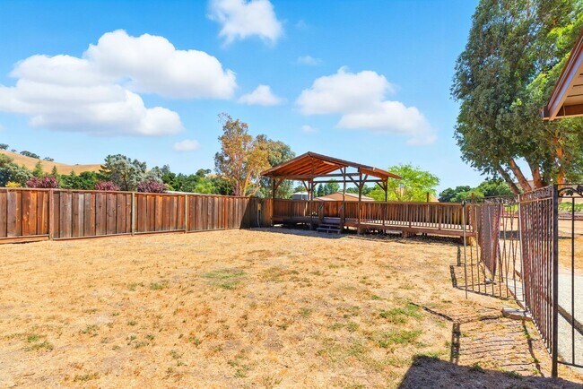 Building Photo - $5995 - Ranch-style home with acreage in West Gilroy's quiet countryside