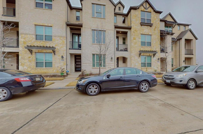 Front Entrance - 2510 Plumas Dr