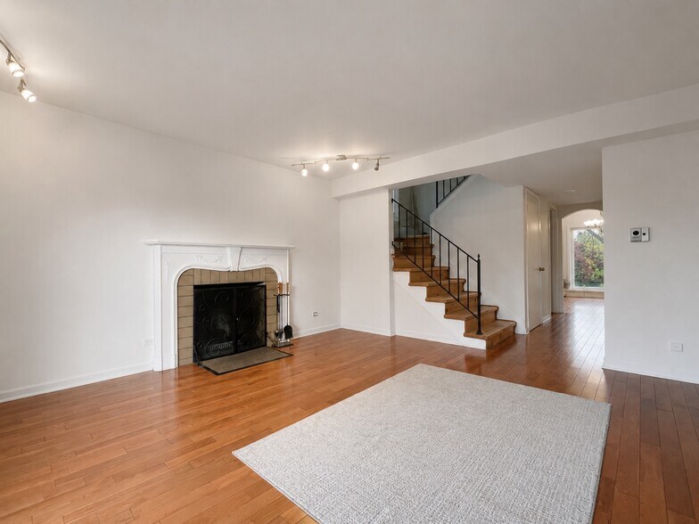Building Photo - 1445 Shermer Rd